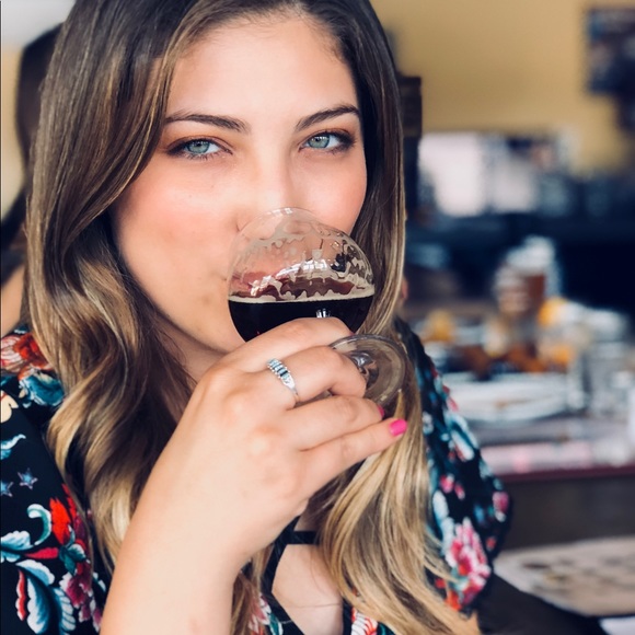 Meet your Posher, Jaclyn alexandria - Picture 3 of 4